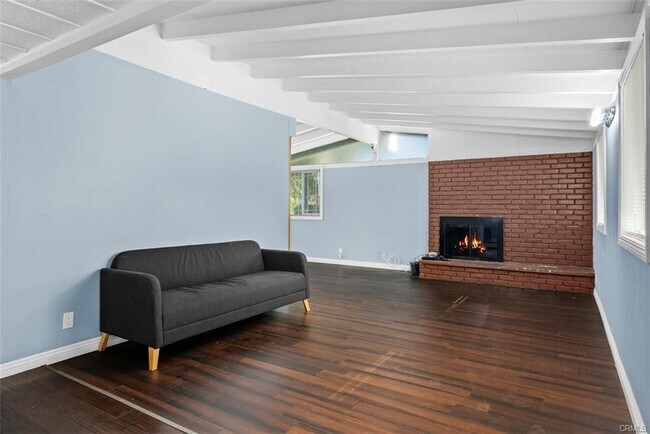 Building Photo - 115 S Gilbert St