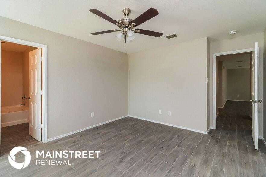 Building Photo - 212 Cres Ridge Dr