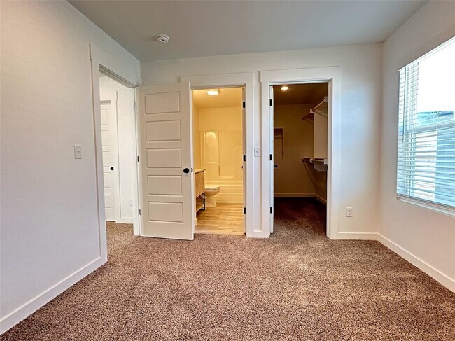 Building Photo - 960 Ventnor Ave