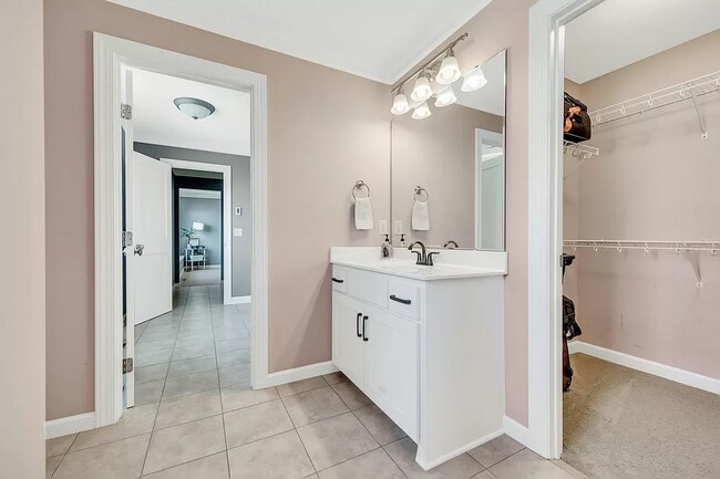 Building Photo - 17659 63rd Pl N