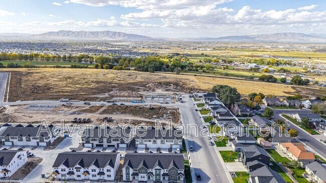 Primary Photo - 7 S Moonlit Rd