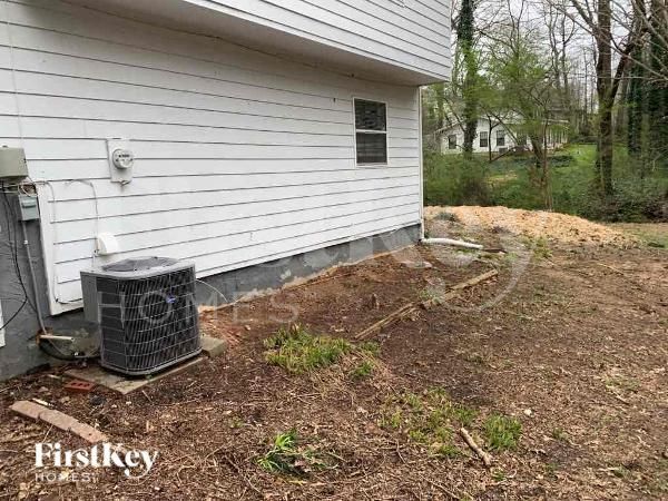 Building Photo - 5195 Suggs St