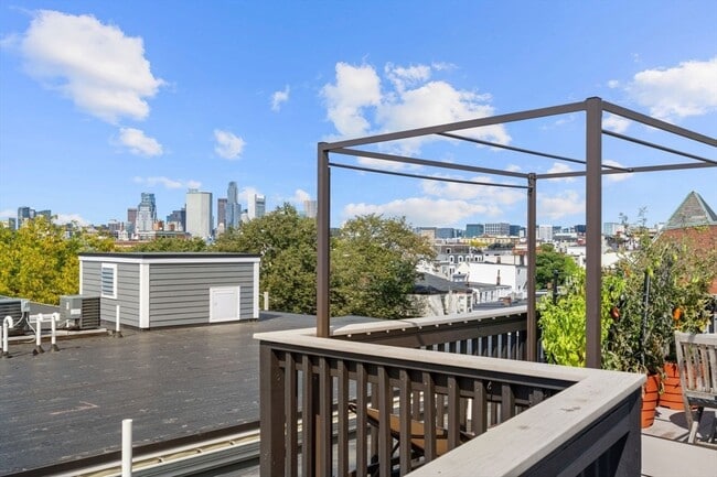 Building Photo - 205 W 8th St