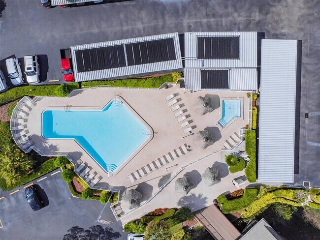 Building Photo - 2700 Cove Cay Dr