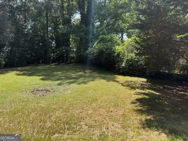 Building Photo - 3155 Oak Dr