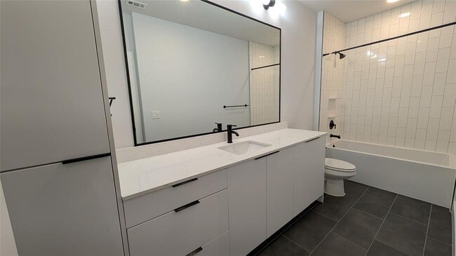 Building Photo - 2500 Longview St