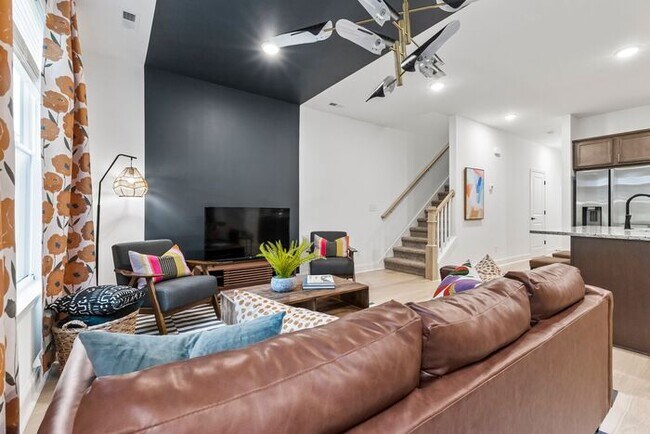 Building Photo - Modern 3-Bed, 2.5-Bath Townhome Now Offering $1000