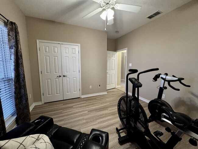 Building Photo - 5400 Flo Dr