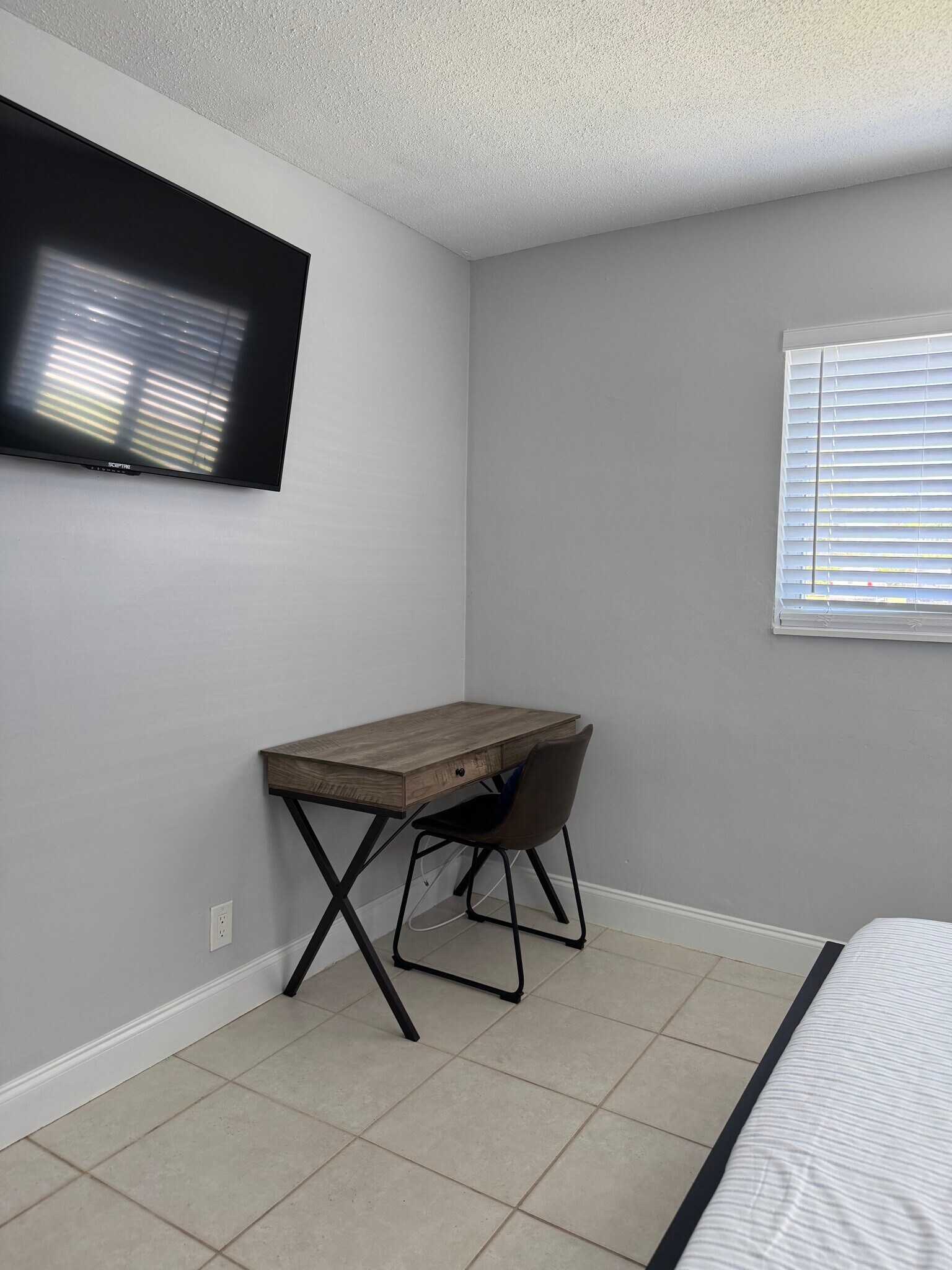 Building Photo - 2501 NW 9th Ter