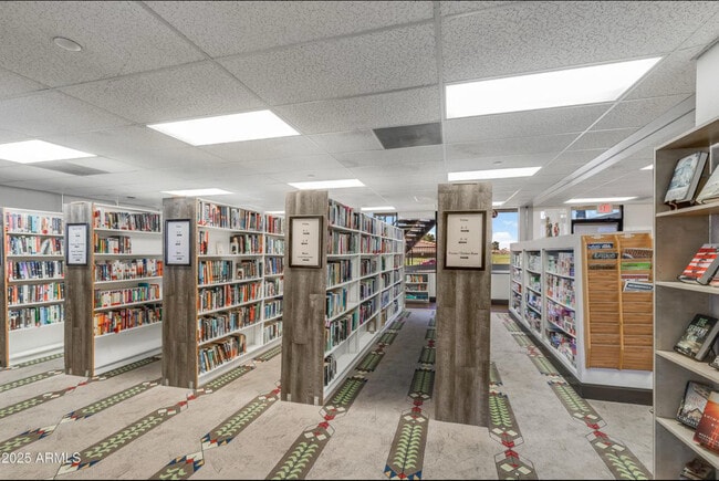 Building Photo - 6250 S Oakmont Dr