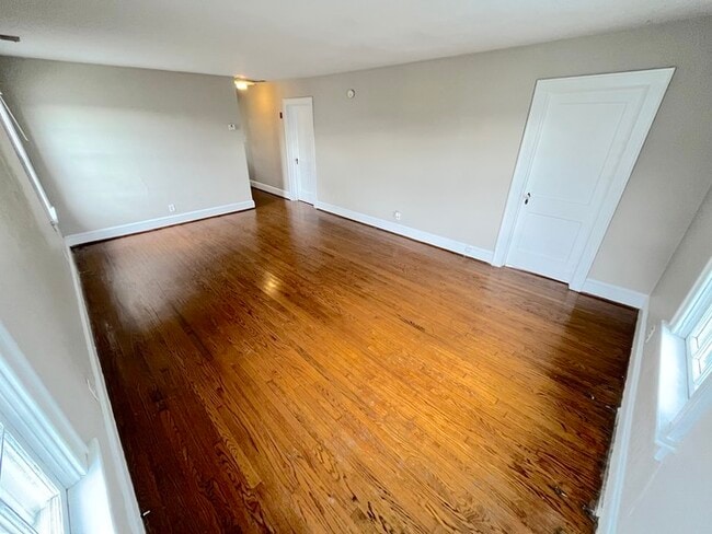 Building Photo - Apartment for rent by the Beach!