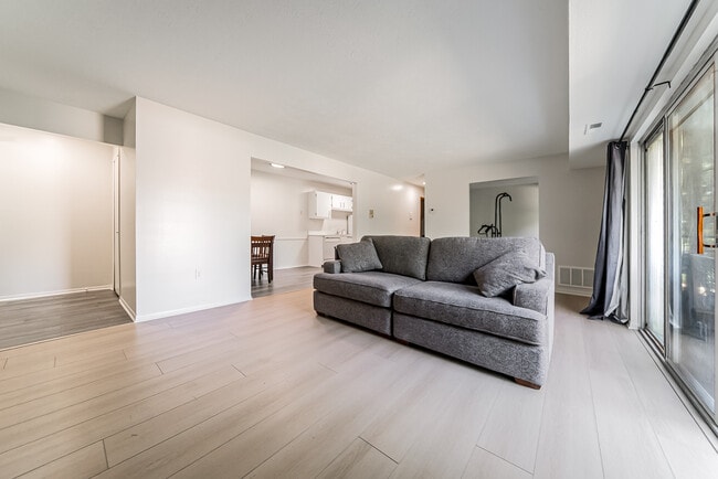 Building Photo - 1930 King James Pkwy