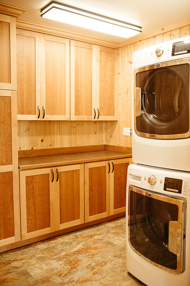 Building Photo - 239 Wilderness Dr