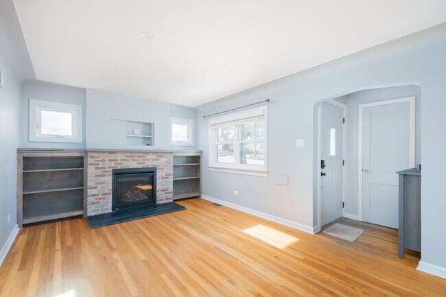 Building Photo - 2500 S Marion St