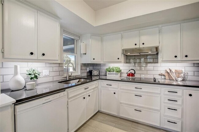 Building Photo - 20534 Highland Lake Dr
