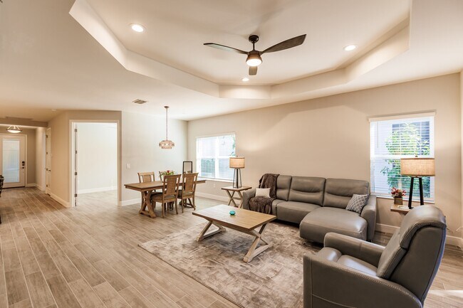 Building Photo - 11651 Solano Dr