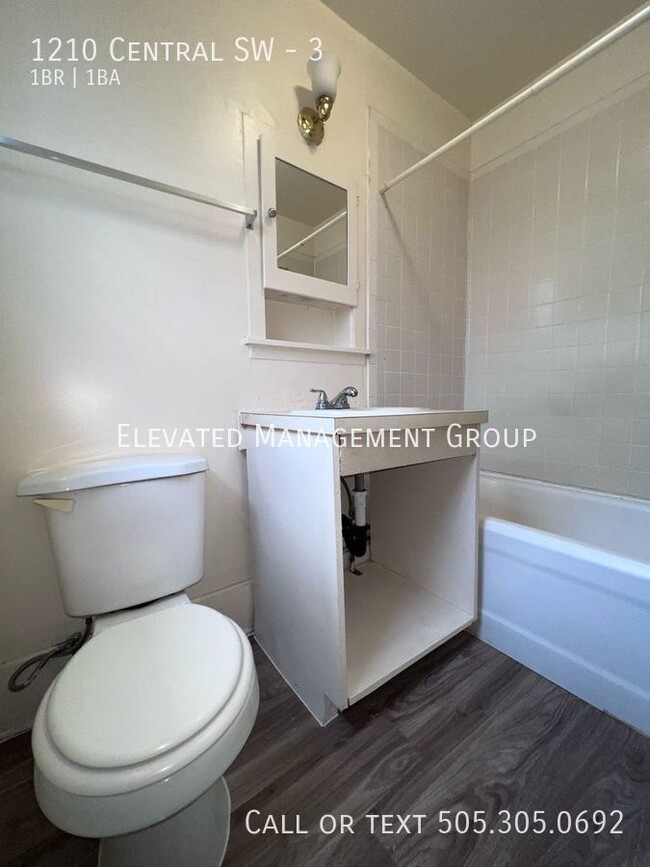 Building Photo - Charming One bedroom unit Ready for Move I...