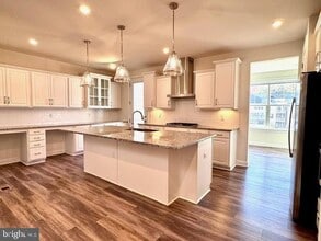 Building Photo - 3822 Rainier Dr