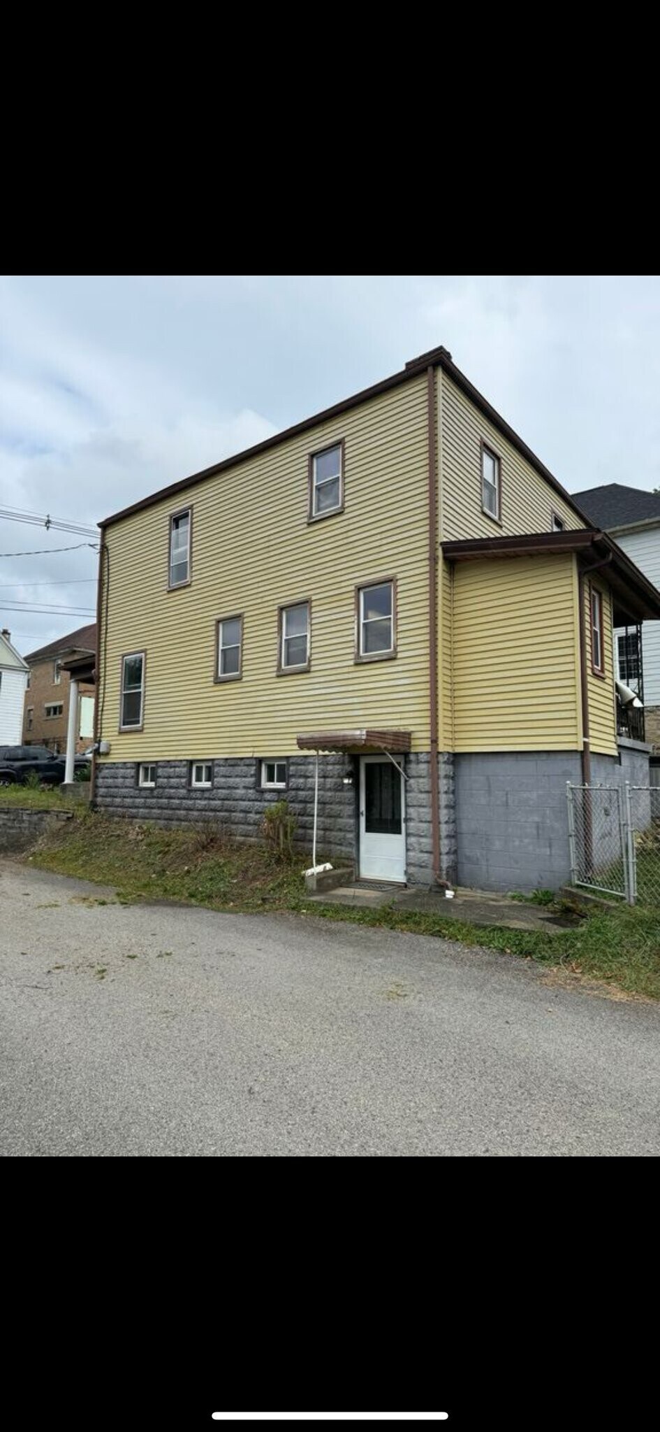 Building Photo - 604 7th St