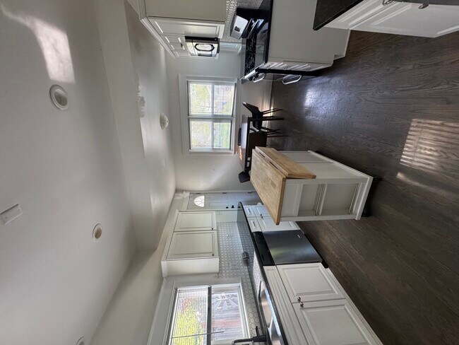 Building Photo - 103 S 4th St