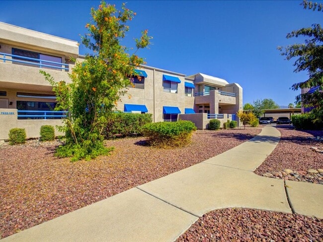 Building Photo - Highly desirable Summer Tree community featuring a 2bedroom 2bathroom ground-floor condo!