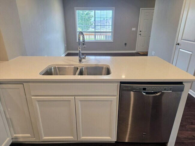 Building Photo - 2316 Hazeltine Pl