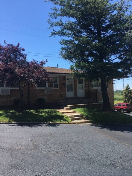 Building Photo - 7560 Mentor Ave