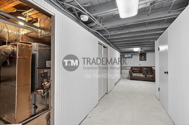 Building Photo - 255 New Holland Ave