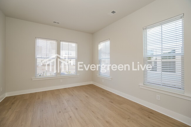 Building Photo - 128 Bloomsbury St