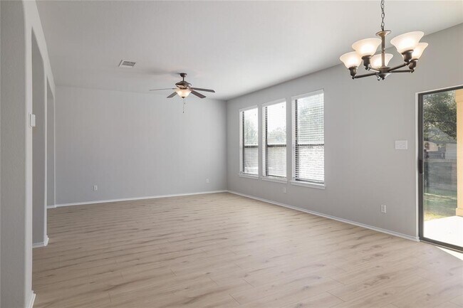 Building Photo - 315 Settlers Home Dr