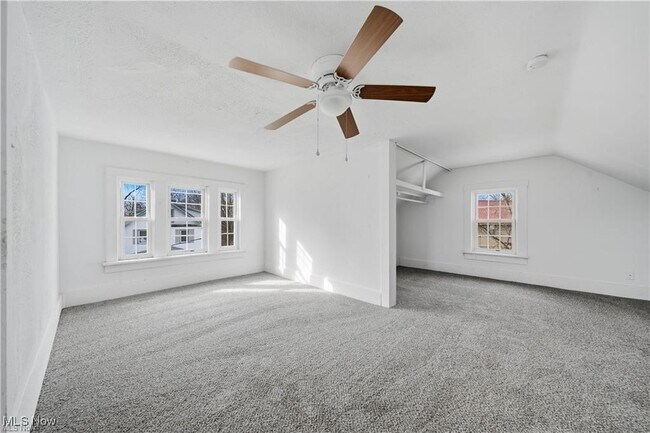 Building Photo - 437 Erie St