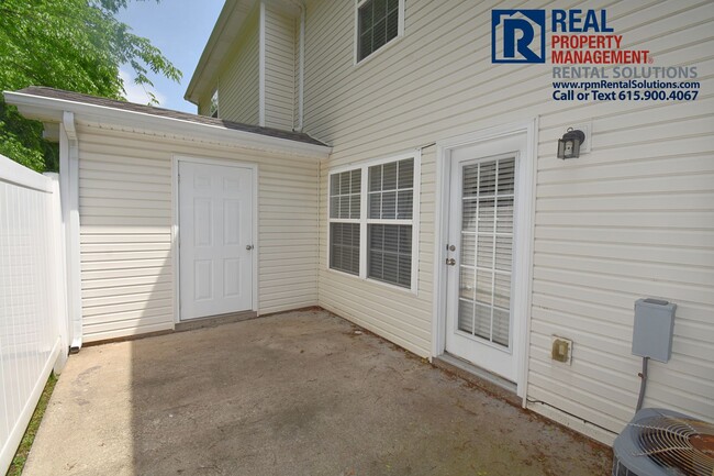 Building Photo - Wonderful 2BR/2.5BA townhome less than 1 m...