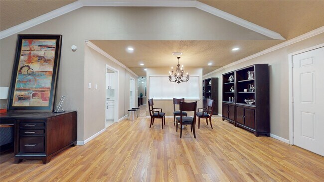 Building Photo - 1022 Manorglen Dr