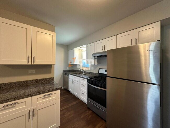Building Photo - 3010-3012 Willowcreek Rd