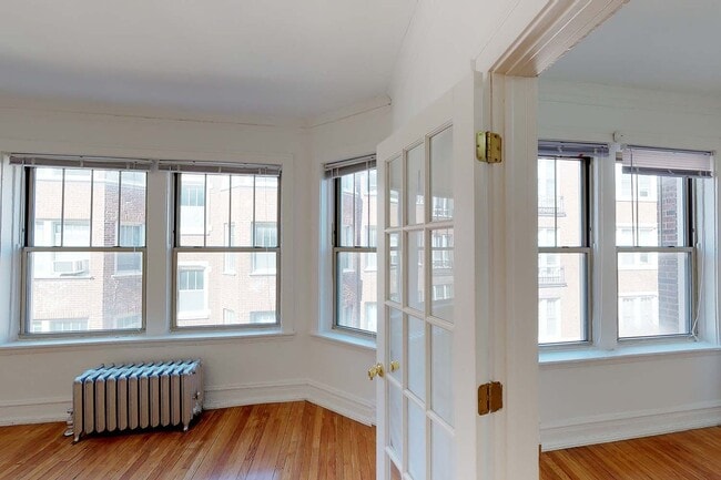 Interior Photo - 5034-5046 S. Woodlawn Avenue