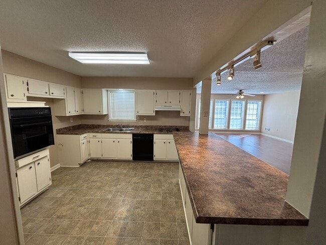 Building Photo - 6341 Wedgewick Cove