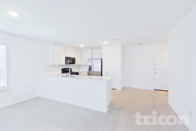 Building Photo - 1604 Parlier St