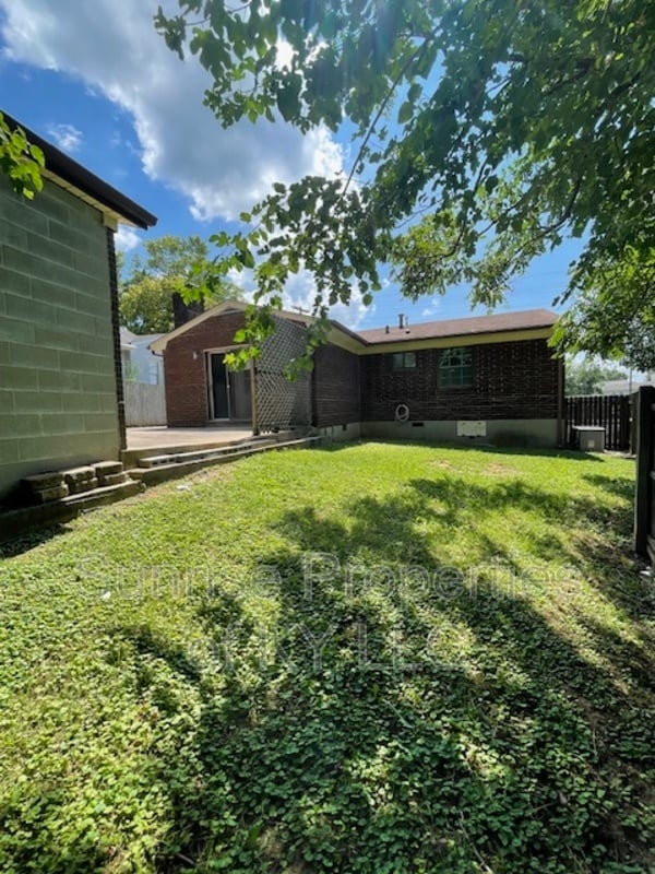 Building Photo - 10105 McNeely Lake Dr