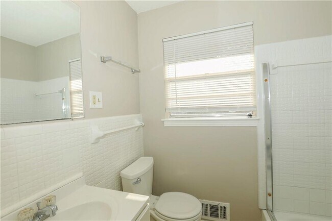 Building Photo - 6067 Ledgewood Dr