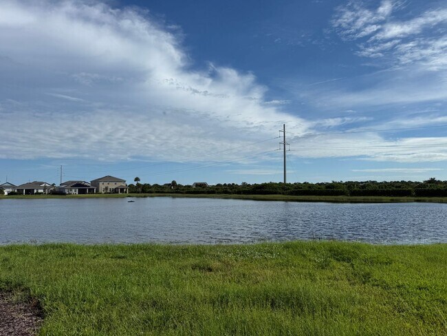 Building Photo - 3 Bedroom 2.5 Bath Single Family Home Promenade Estates