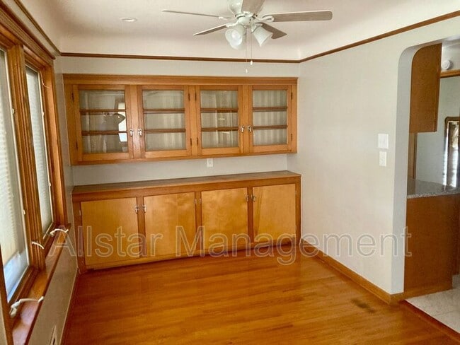 Building Photo - 9113 Outlook Dr