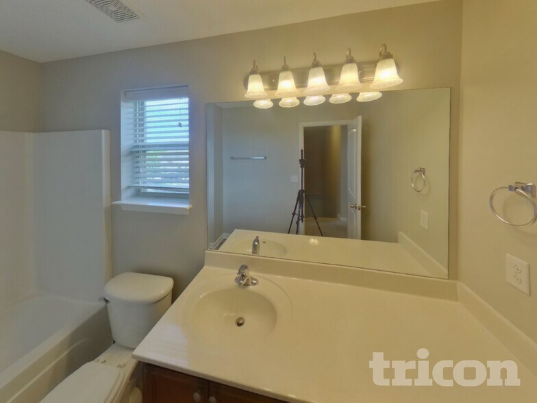 Building Photo - 1729 Alysheba Run