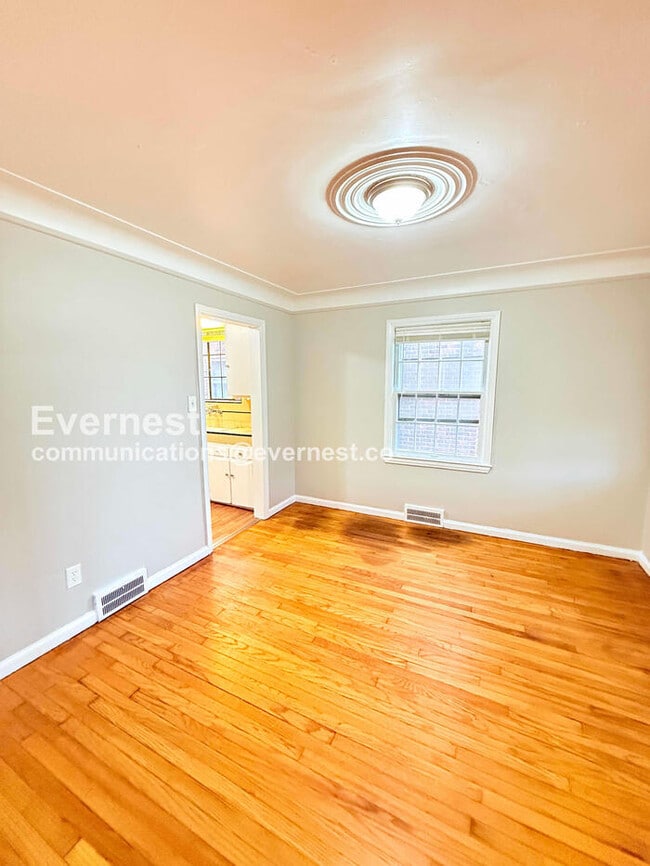 Building Photo - 11009 Roxbury St