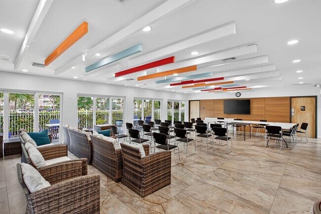 Building Photo - 2671 S Course Dr