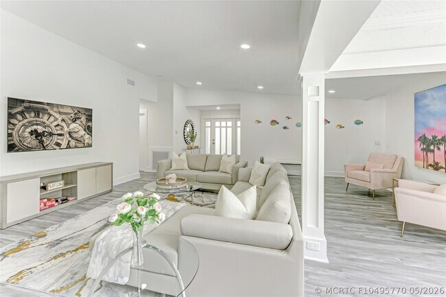 Building Photo - 16643 Redwood Way