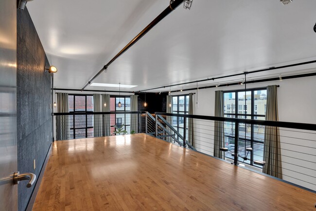 Building Photo - 1 Clarence Pl