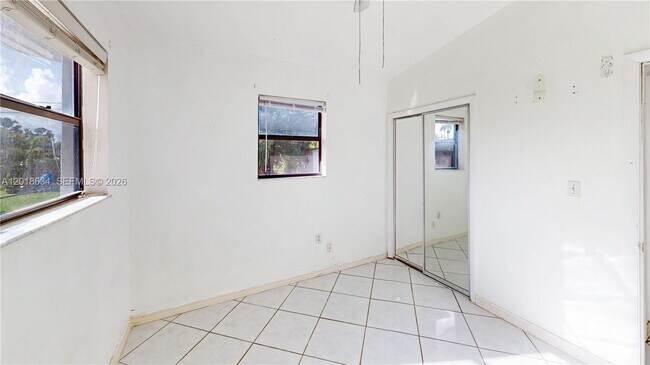 Building Photo - 1610 NW 9th Ct