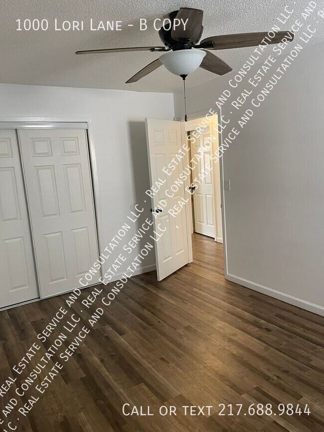 Building Photo - 1000 Lori Ln