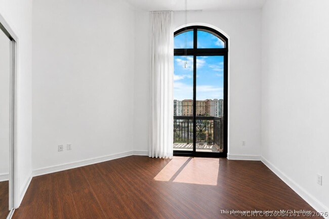 Building Photo - 701 S Olive Ave