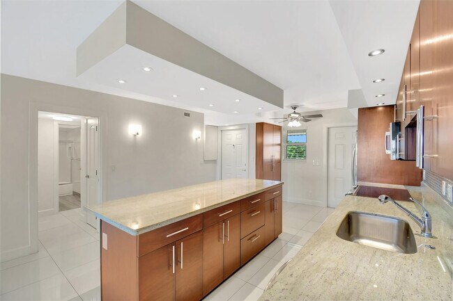 Building Photo - 3121 NE 51st St